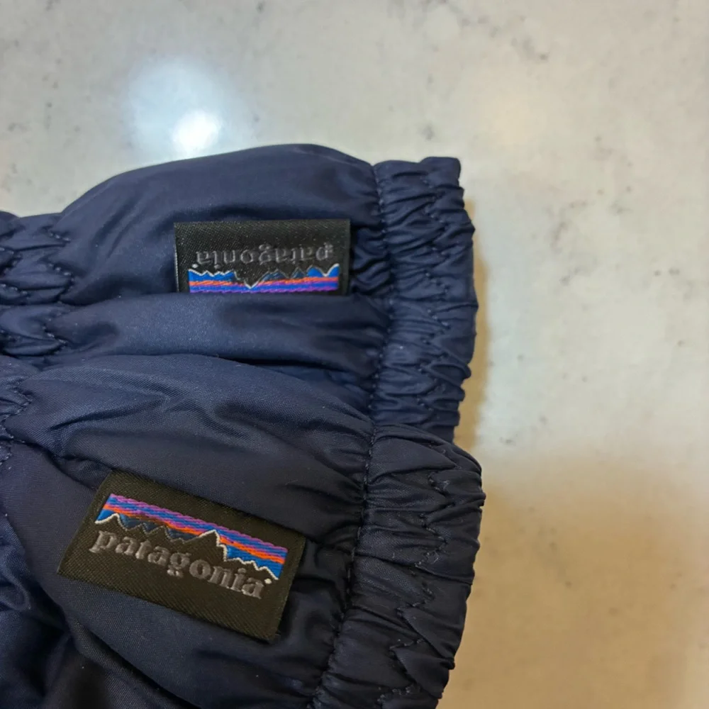 Patagonia Baby Puff Mittens in New Navy